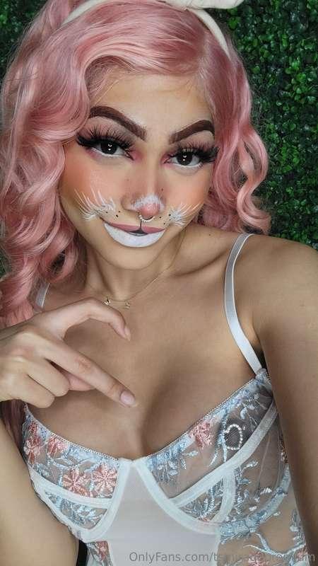 Happy Easter babe <3 How are you celebrating? 🐰🐰