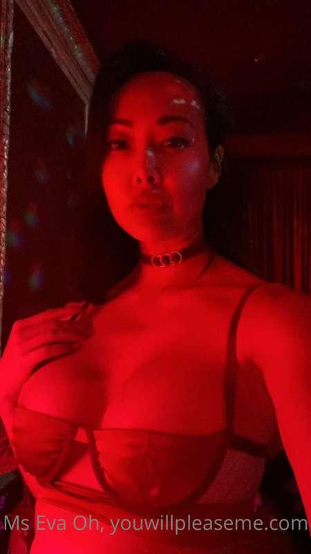 Are you awake or just pretending, pet? Send me a DM. 🖤