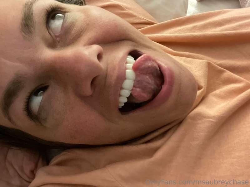 POV: your gf loafs in bed without washing her face. she will..