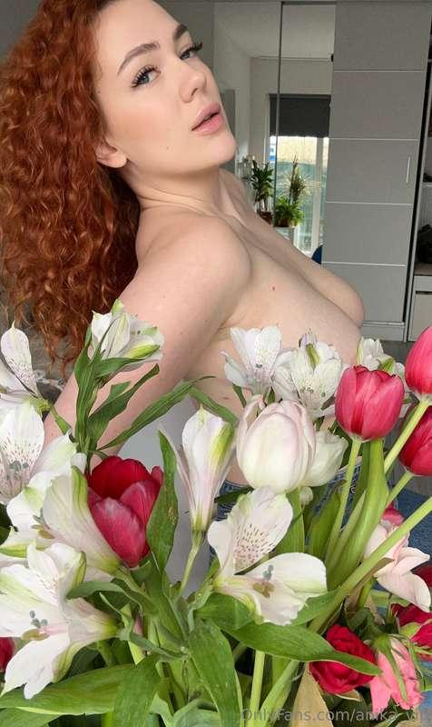 Flowers is always beautiful 💘Right in my heart