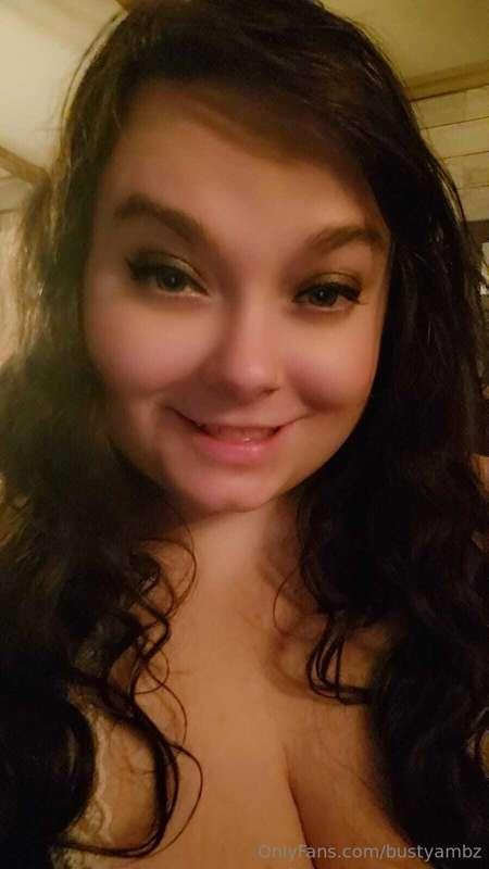 Some cute maid pics n vids for the dirty guys n girls out th..