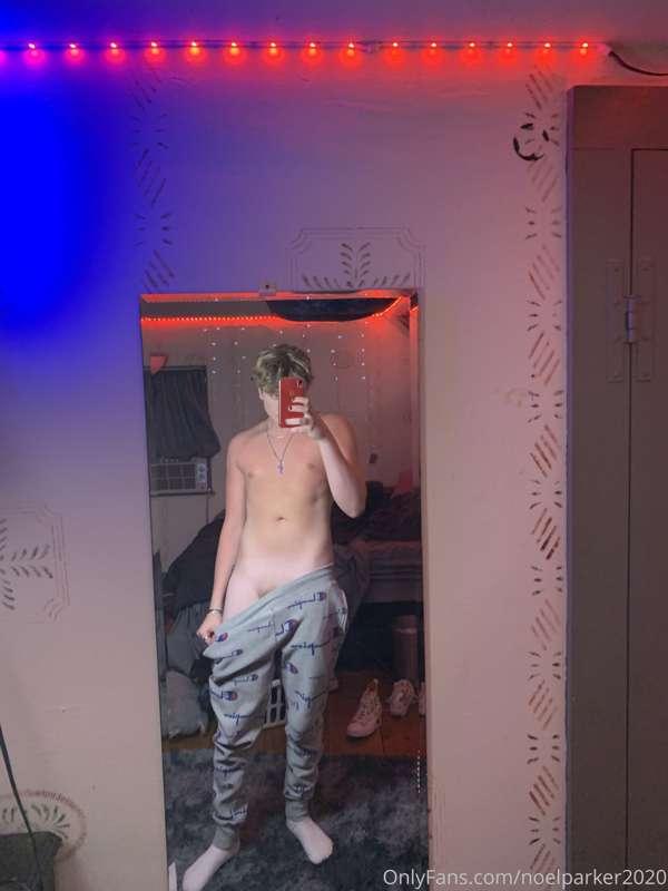 Someone said they wanted a full body nude so here’s 2 for 1 ..