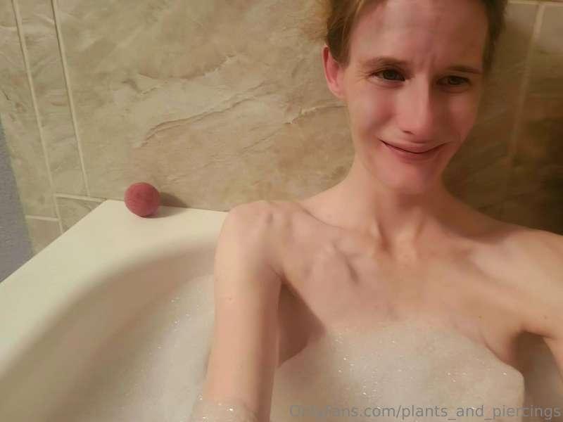 When hubbys away, in the bath I must play!🥰🥰😘