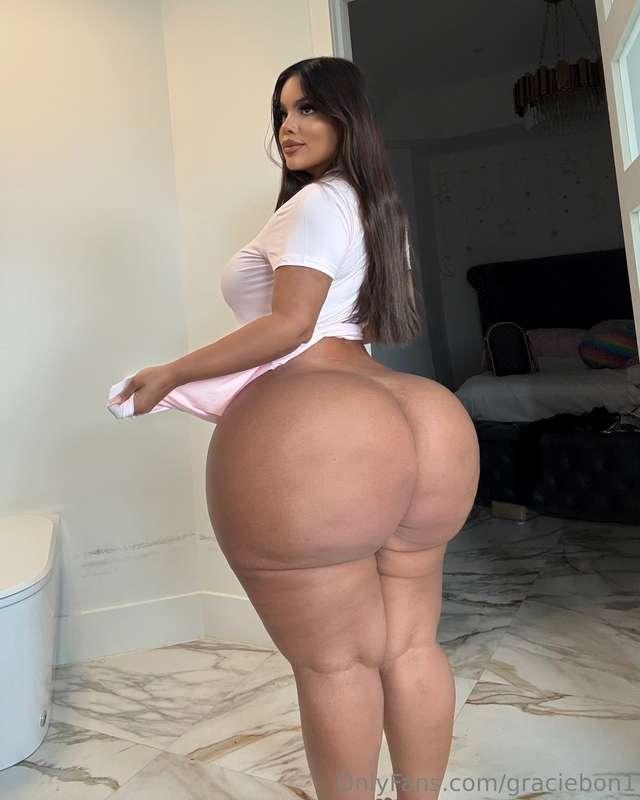 do you like a thick girl like me? be honest 🥹 