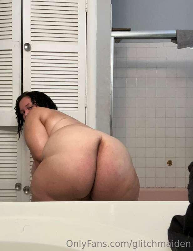 lil after shower snack😋