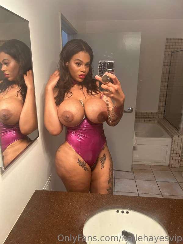 hallehayesvip main image