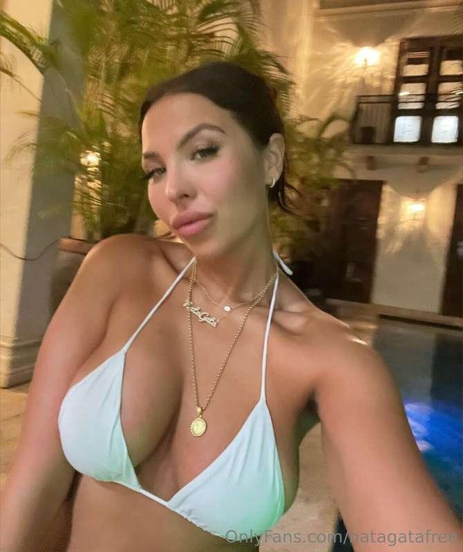 I’m serioussss who’s coming to my live tomorrow at 7PM est o..