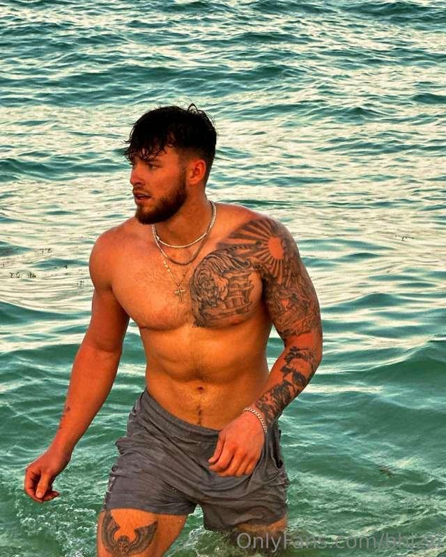 Went to the nude beach😳