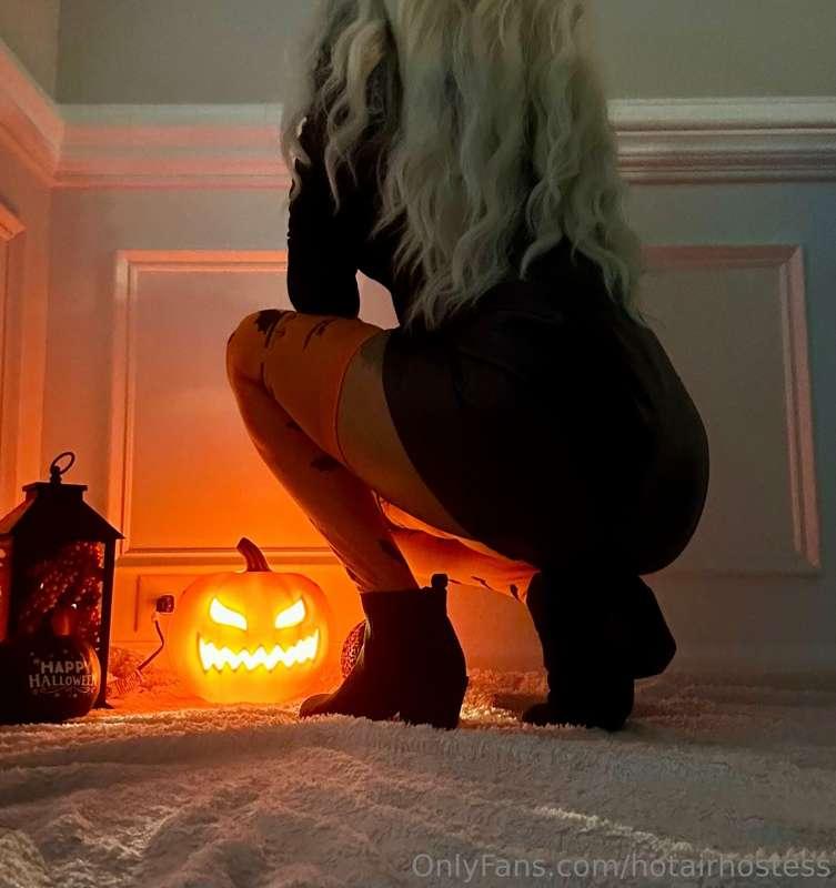 Tell me you love Halloween without telling me you love Hallo..