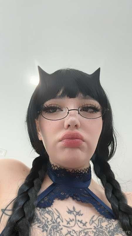 I'm really bored dm me💕