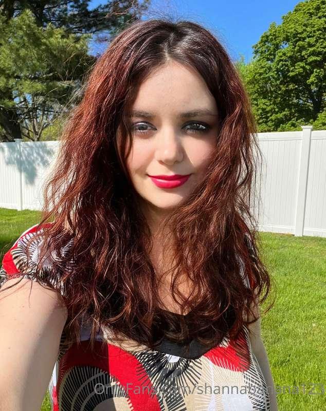 New pic of me outside in my backyard (with the sun blaring i..