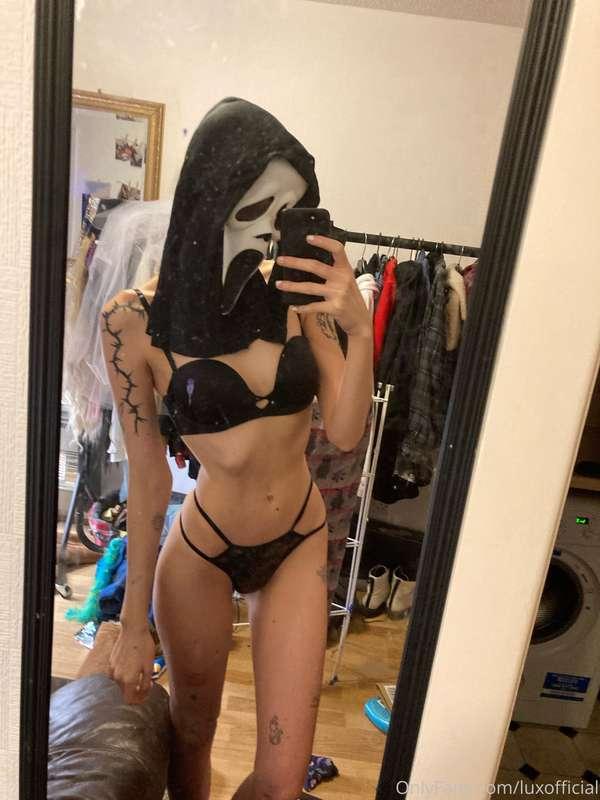 what’s your favorite scary movie?👻