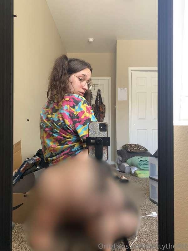 Would you like to nutt inside this thicc ass ? 🍑💦