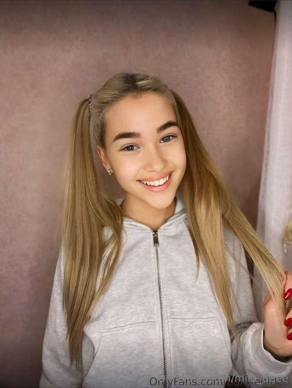@barbiegirl20 she's definitely a sex freak and never stops t..