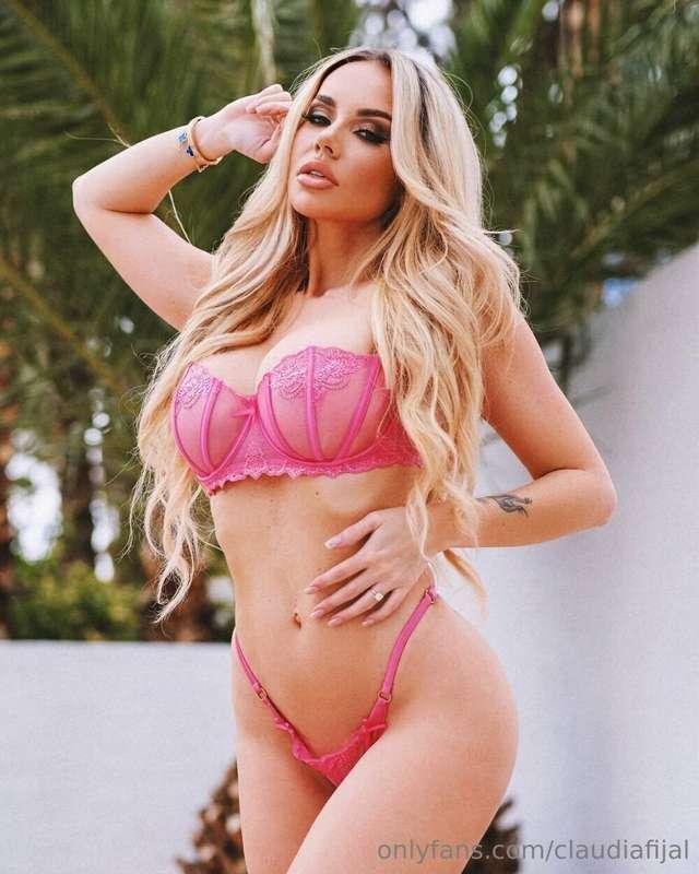Lingerie queen 😈