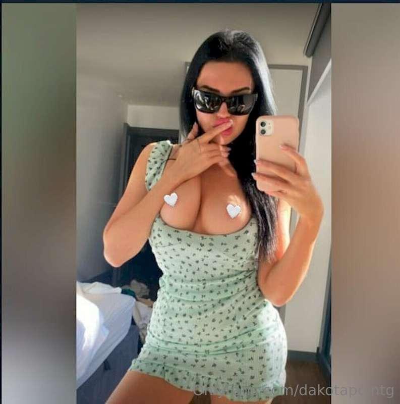 @leila_jadee Loves passionate sex, loves cum on her face and..