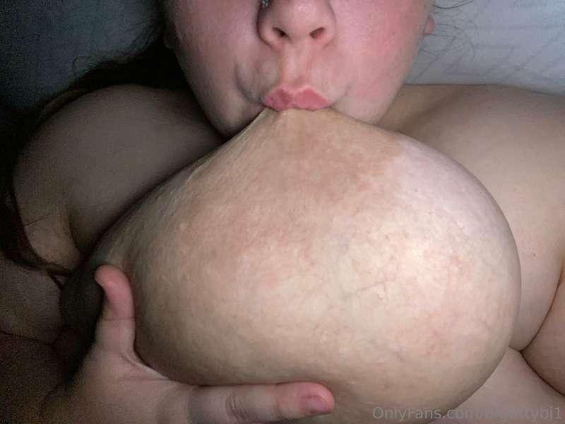 bigtittybi1 image #2