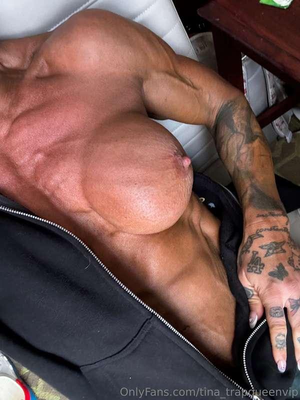 Peek a boo 🫣Counting down for show tan and lots of show cont..