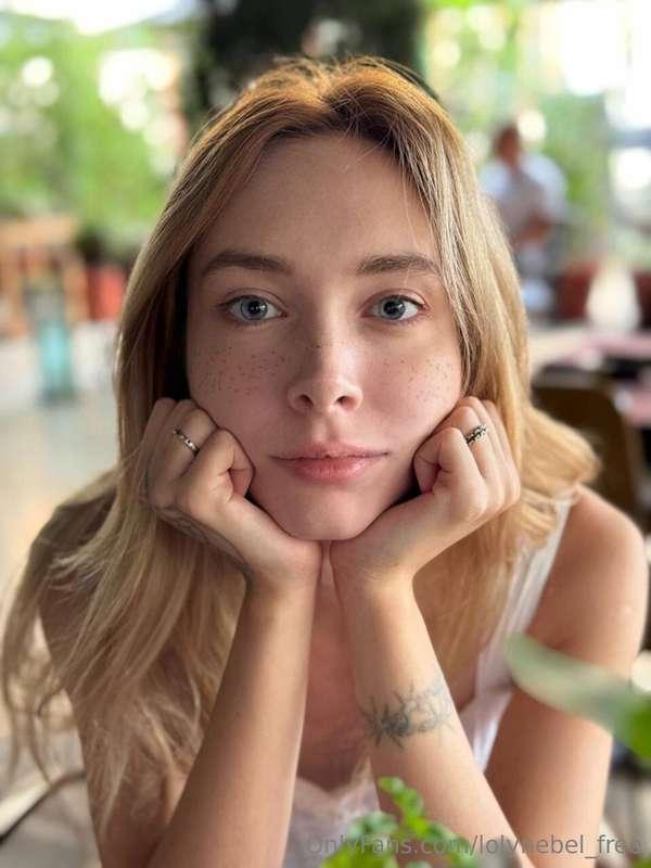 Looking right into your soul, hope you are cozy there ♡(◡‿◡)