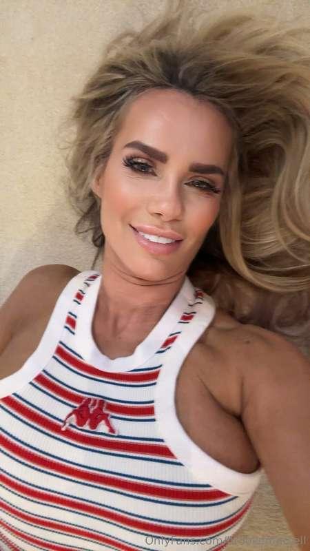 Imagine waking up next to these mommy milkers every morning