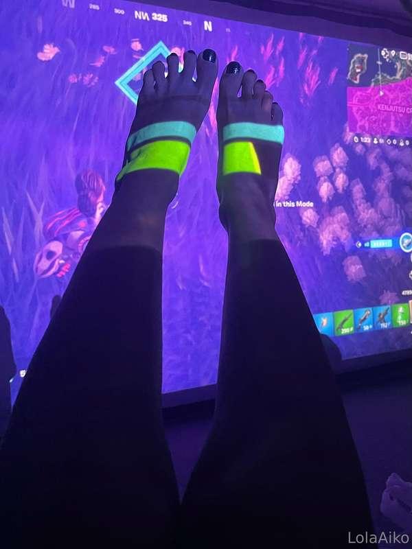 games & feet