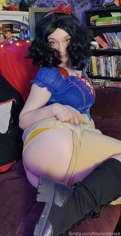 Princess butt 😈

#fyp #ass #pawg #cosplay #princess #disney #snowwhite #leggings #dress #thong #titsmintsalad