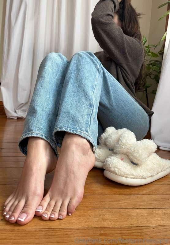 Stinky slippers.😵‍💫 COMMENT below if you want a sniff.