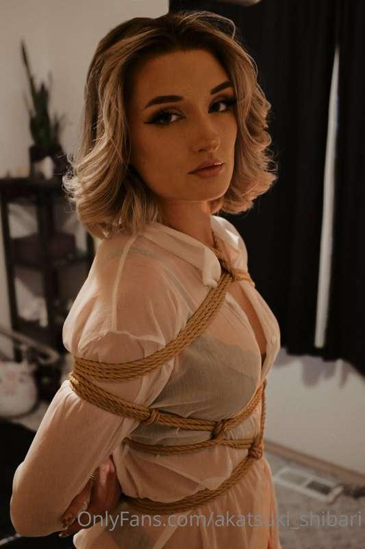 Making shapes with my love, suspending her at juuuuuust the ..