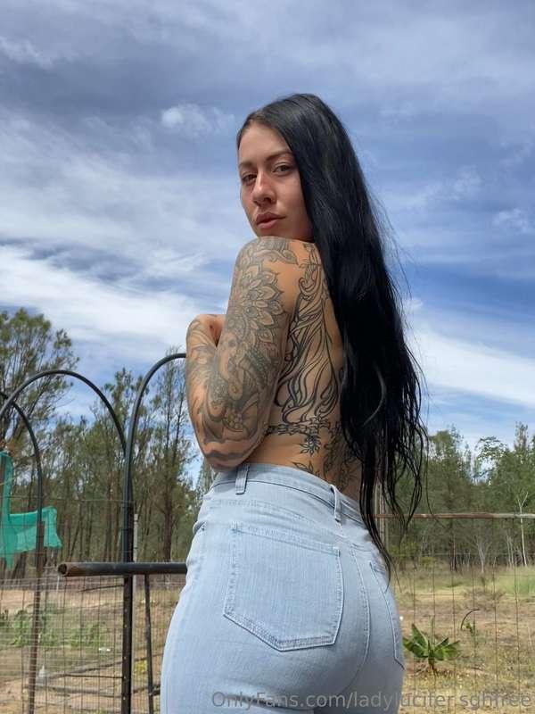 TGIF BABY 🖤😜