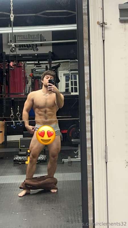 3rd leg pump went crazy in these pics can’t wait to show u😩😩