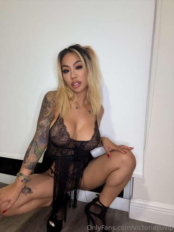 I'm craving throbbing cocks right now... Any hard on I can h..