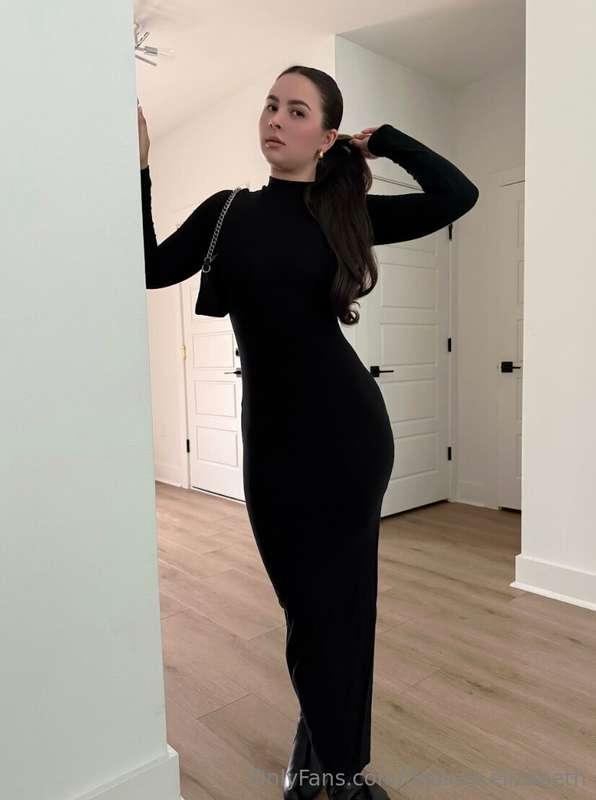 Date night 🖤 you down? 🥂