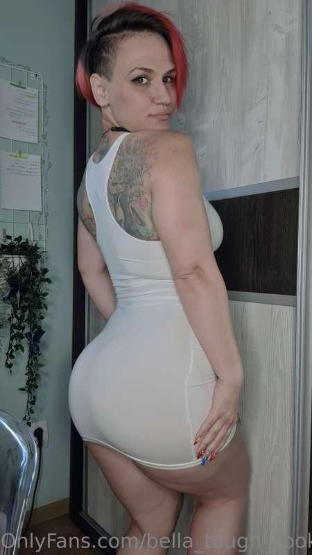 Love how I look in this dress. The curves are so fine