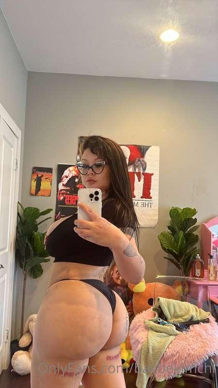 One like one spank 👋🏽