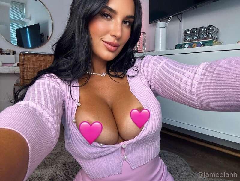 You can’t resist my charms💕