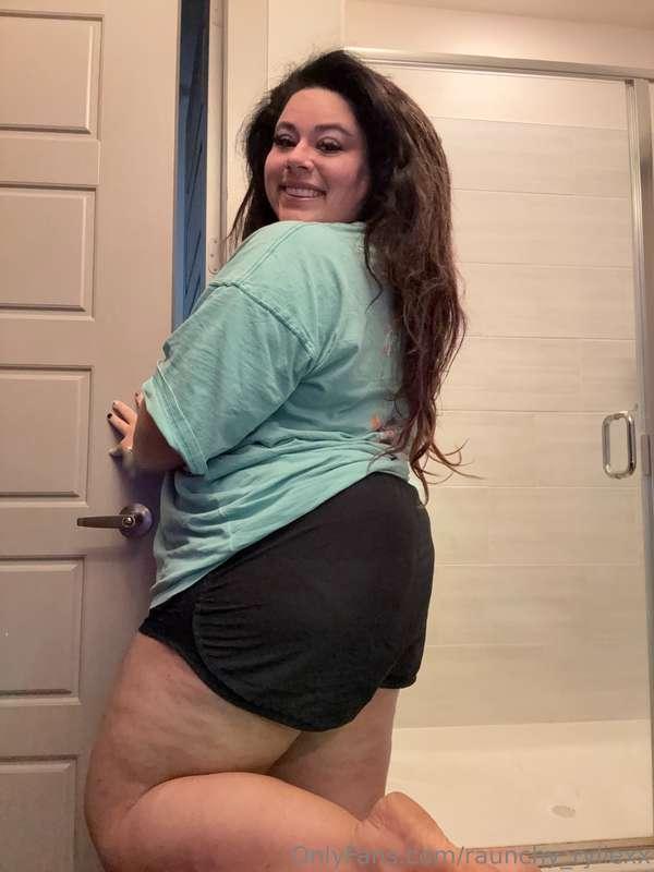 Just doing some chores around the house today🧺 I feel like s..