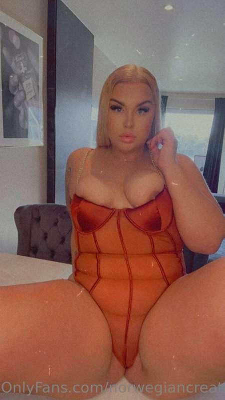 look at @norwayscurvybarbie 😱😍
Link to her profile: https://..