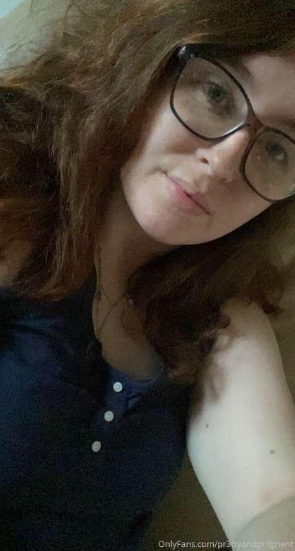 Hey babes 😘 how’s your day? Dm me with the kind of content y..