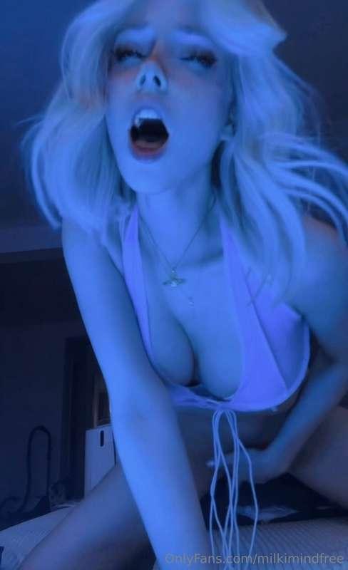 I filmed a dirty fingerfuck video so we can cum together at ..