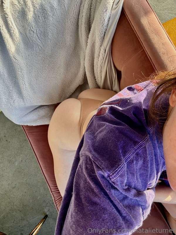 Rub the booty, smack the booty. 🍑