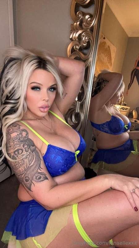 Who wants to take Mommy to bed 😘 