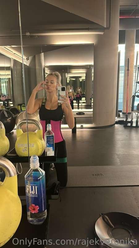 Sending you love from gym! 💋