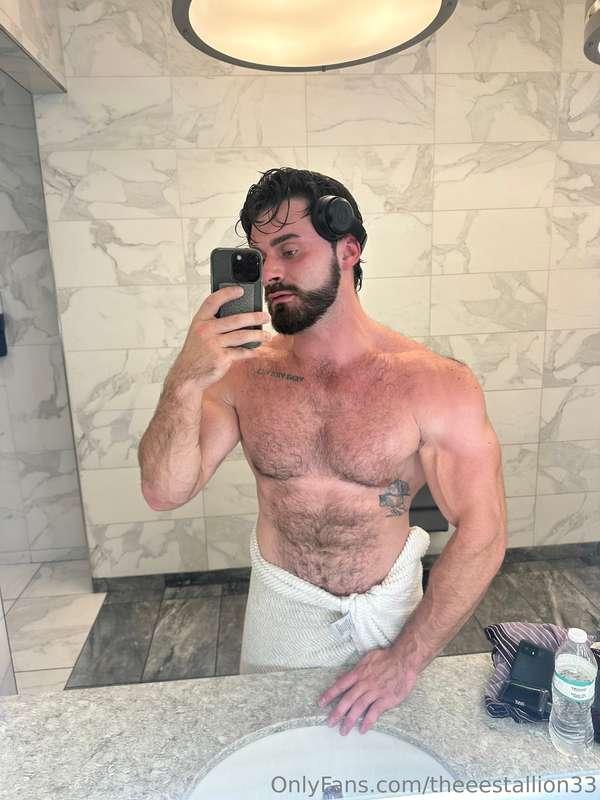 Gym locker room selfies after lots of hot sweaty work. Would..