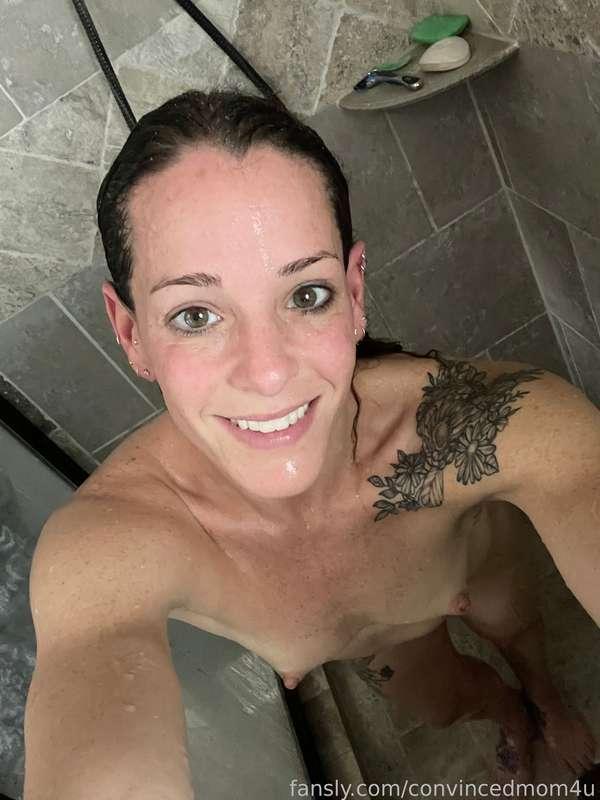 Sexy shower while hubby at work 🤭