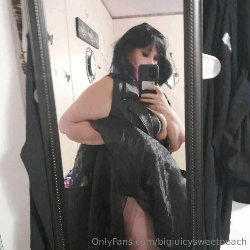 https://onlyfans.com/trish_dadish937
The new 50+ here. Makin..