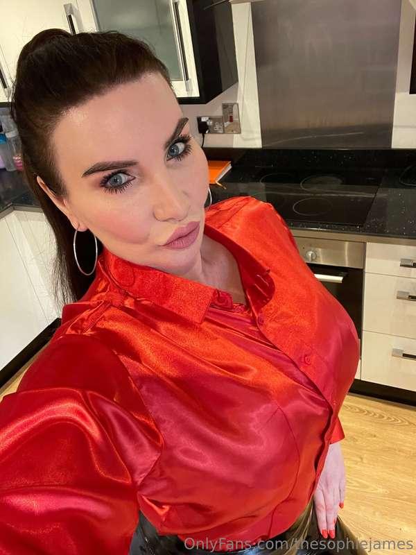 Red satin blouse took this pic earlier im thinking of gettin..