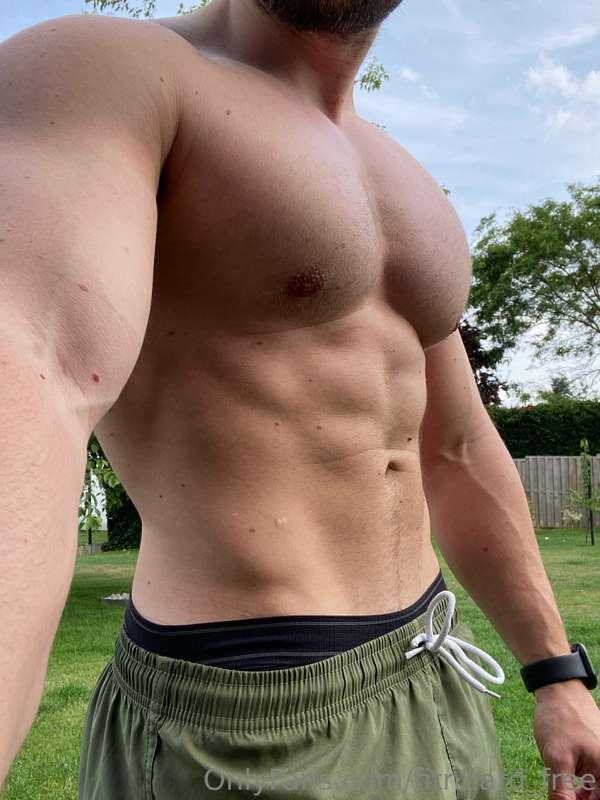 A little post workout picture. Can you guess which muscles I..