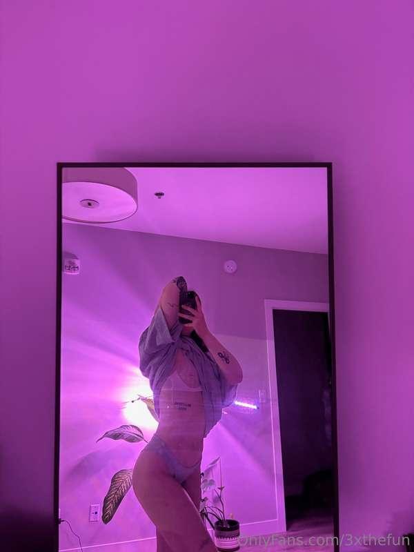 feeling sexy in this lighting. Who wants to play?