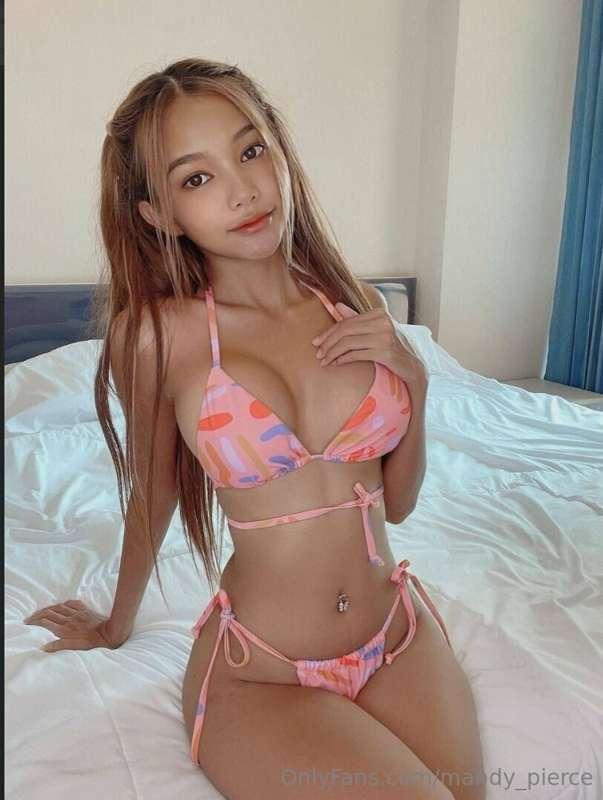 ⭐️YOUR NEWEST OBSESSION⭐️ 
@kamii_thai is ONLINE NOW! She LO..