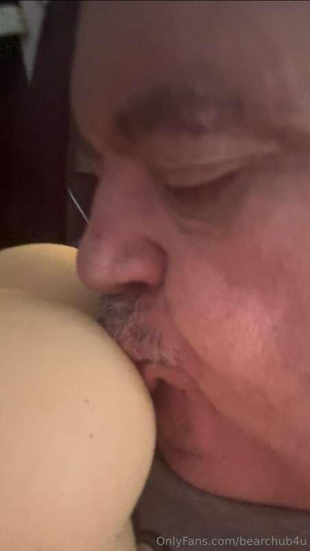 Who loves their ass being licked? It’s one of my favorite th..